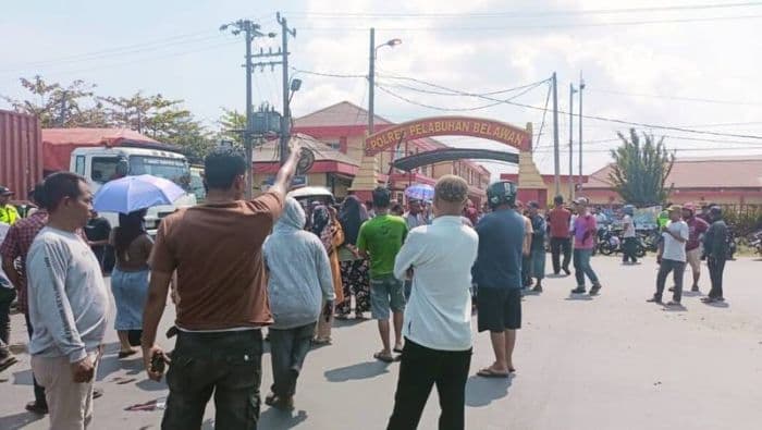 desak_tuntaskan_masalah_tawuran_ratusan_warga_geruduk_polres_pelabuhan_belawan_