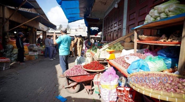 terkesan_semrawut_pemkab_karo_imbau_pedagang_pusat_pasar_berastagi_taati_peraturan