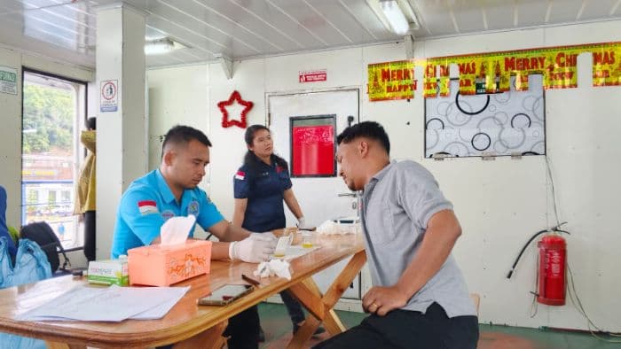 abk_dan_nahkoda_kmp_sumut_iii_jalani_tes_urine_di_pelabuhan_tigaras