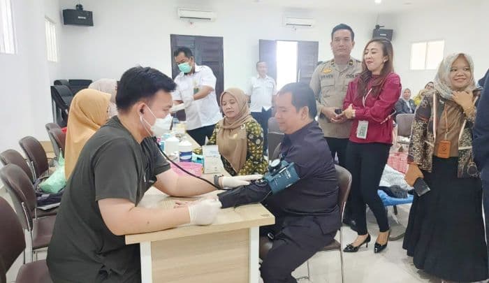perdana_pn_sei_rampah_gelar_donor_darah_bersama_wartawan