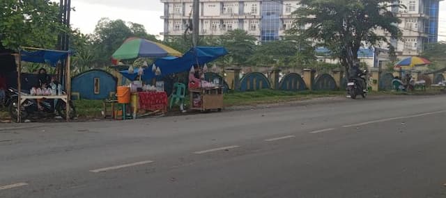 ramadhan_datang_pedagang_bunga_di_tebing_tinggi_raup_untung_dari_peziarah