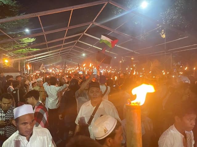 tradisi_sambut_ramadhan_di_medan_aliansi_ormas_islam_gelar_pawai_obor