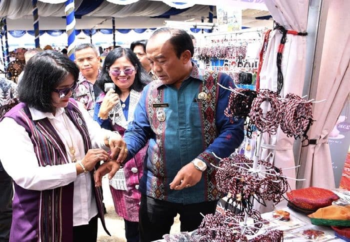 festival_kuliner_umkm_meriahkan_hut_ke22_samosir_dorong_ekonomi_lokal_dan_wisata