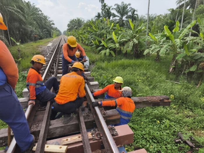 kai_divre_i_sumut_tuntaskan_2293_bantalan_sintetis_jelang_angkutan_lebaran_2026