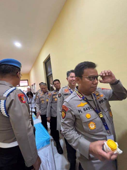 kapolda_sumut_dan_87_perwira_jalani_tes_urine_mendadak_hasilnya_negatif
