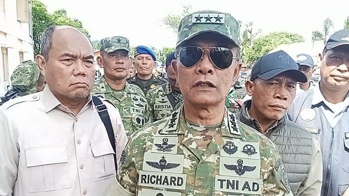 kasum_tni_pastikan_bangun_jembatan_bailey_di_lubuk_ampolu_desa_nyaris_hilang_diterjang_banjir