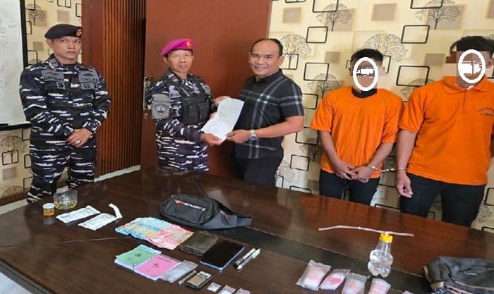marinir_tni_al_amankan_2_pemuda_diduga_narkoba_di_langkat_sabu_hampir_5_gram_disita