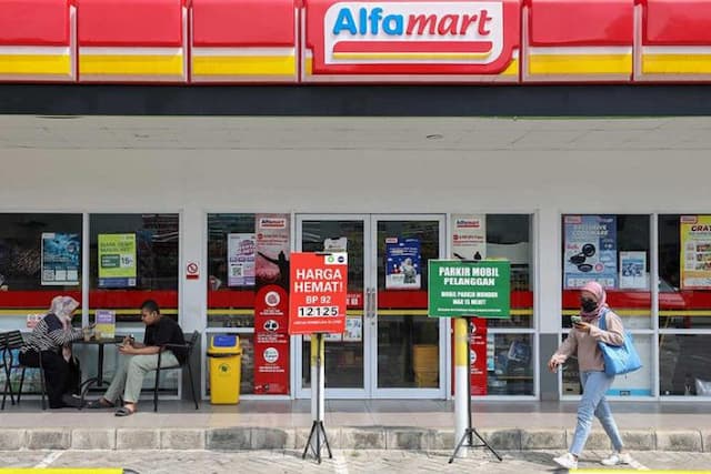 menkop_beberkan_alasan_pemda_ingin_moratorium_alfamartindomaret_cs
