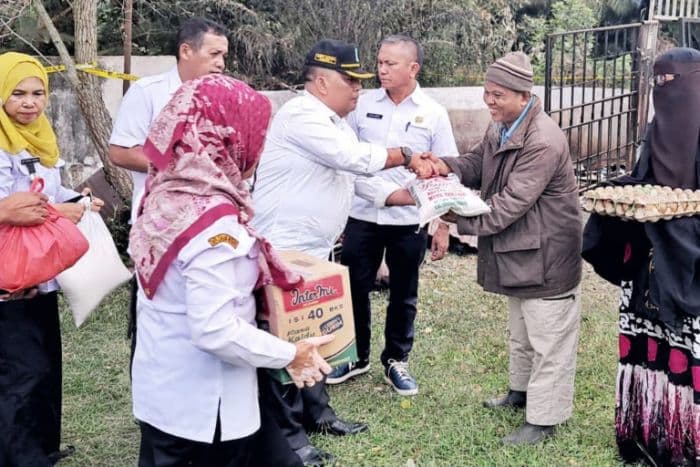 pemkab_simalungun_salurkan_bantuan_untuk_korban_kebakaran_di_serbalawan