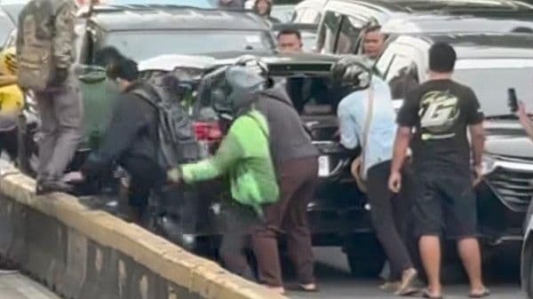 pengemudi_ugalugalan_dan_lawan_arah_di_jakpus_satu_orang_terluka