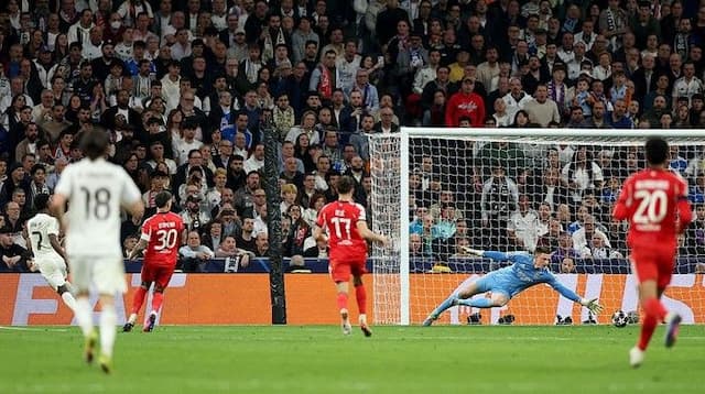 real_madrid_vs_benfica_los_blancos_amankan_tiket_16_besar_usai_menang_21