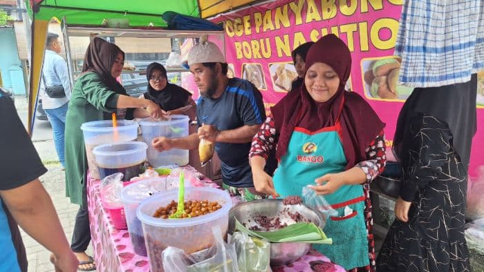 toge_panyabungan_boru_nasution_jadi_primadona_takjil_ramadan_di_medan