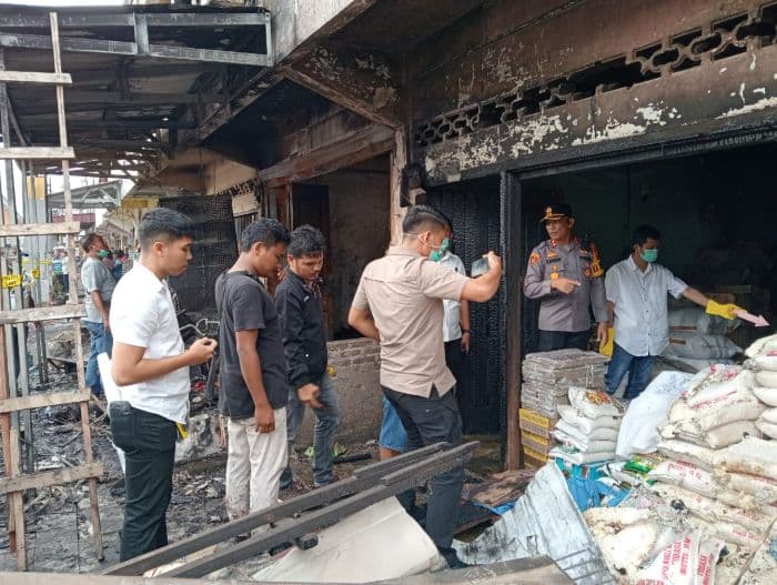 28_rumah_terbakar_di_taput_tim_inafis_polres_lakukan_penyelidikan