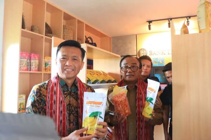 galeri_umkm_di_objek_wisata_bukit_holbung_dongkrak_ekspor_produk