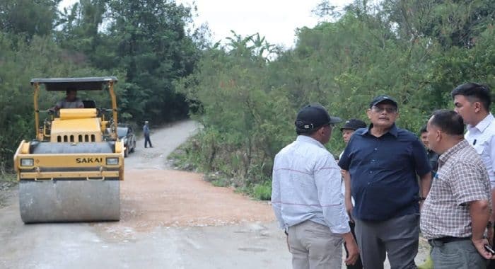 bupati_dairi_jelaskan_dana_rp_400_miliar_untuk_perbaikan_jalan_rusak_parah