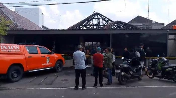 kafe_yang_terbakar_di_jalan_abdullah_lubis_medan_ternyata_juga_usaha_dekorasi