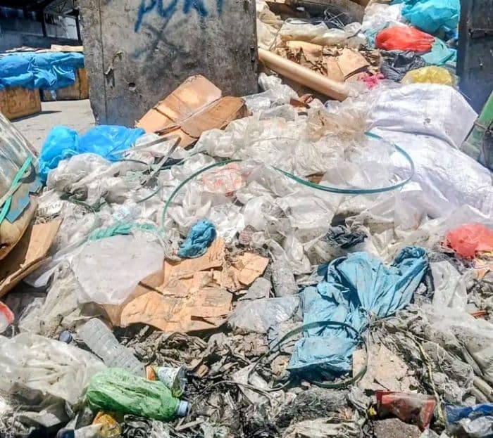pascaidulfitri_sampah_menumpuk_di_tanjung_tiram_timbulkan_bau_menyengat