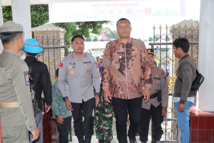 bupati_toba_berupaya_jadikan_makam_il_nommensen_tempat_wisata_religi_