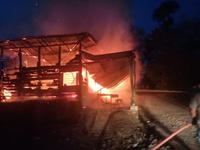 rumah_di_tigalingga_dairi_terbakar_uang_rp90_juta_dan_sepeda_motor_hangus