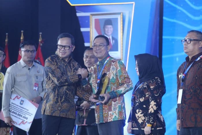 tapsel_raih_juara_ii_nasional_penanggulangan_kemiskinan_dan_penurunan_stunting