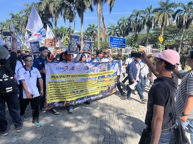 buruh_indomaret_tolak_upah_lembur_diganti_hari_libur