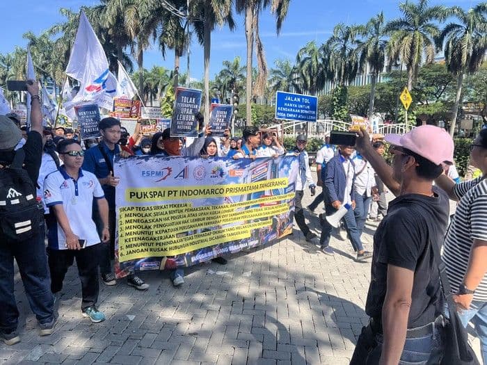 buruh_indomaret_tolak_upah_lembur_diganti_hari_libur