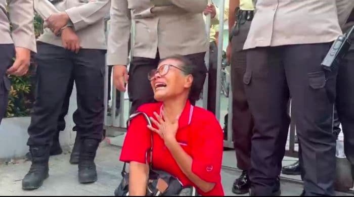 demo_korban_koperasi_swadarma_senilai_rp42_miliar_di_bni_pematangsiantar_ricuh_seorang_nasabah_pingsan_