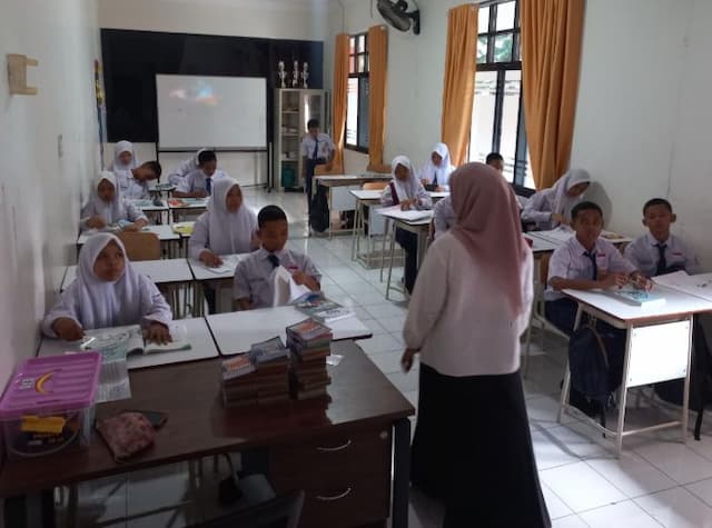 gaji_hakim_naik_300_persen_pengamat_guru_harus_digaji_lebih_tinggi_atau_setara_