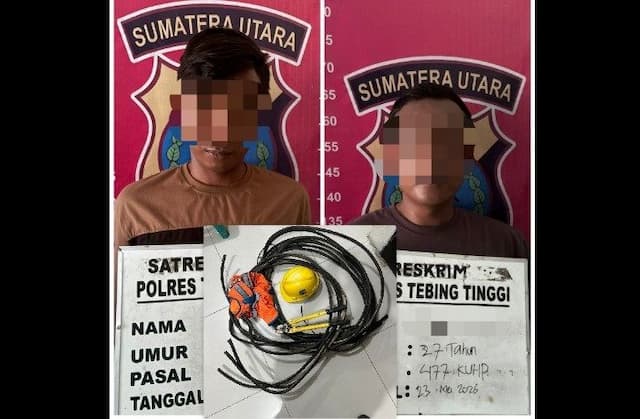 nyamar_jadi_petugas_pln_dua_pencuri_kabel_listrik_di_tebing_tinggi_ditangkap_polisi