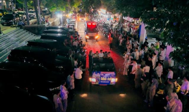 ribuan_masyarakat_bersama_bupati_labuhanbatu_ramaikan_pawai_obor_iduladha