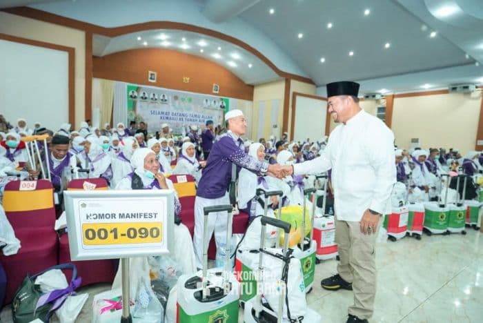 jemaah_haji_kloter_12_batu_bara_tiba_selamat_di_kampung_halaman