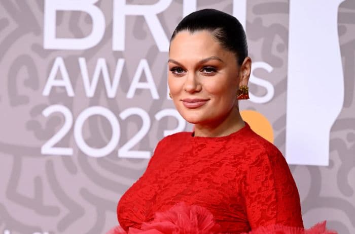 jessie_j_bagikan_momen_perjuangan_melawan_kanker_payudara_di_media_sosial