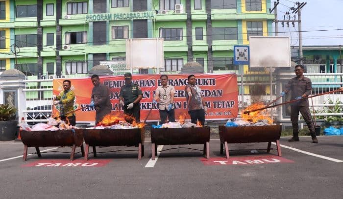 kejari_medan_musnahkan_barang_bukti_dari_ratusan_perkara_inkrah