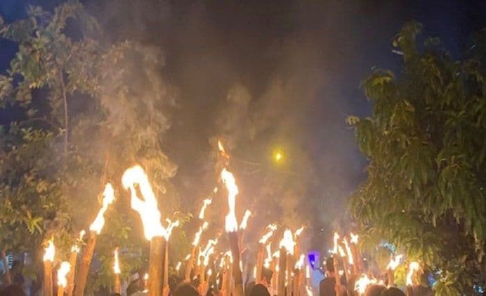 pawai_obor_1_muharram_napak_tilas_hijrah_dan_kearifan_lokal_di_nusantara
