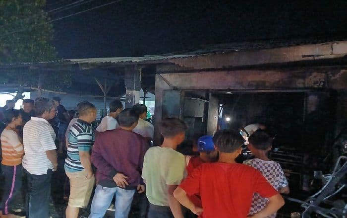 toko_sembako_ludes_terbakar_di_simalungun_diduga_akibat_main_api_dan_bensin