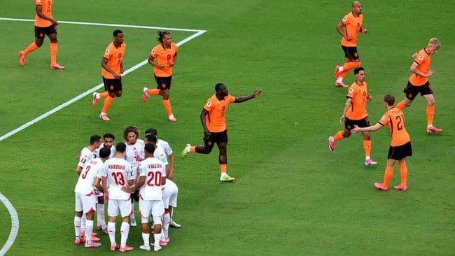belanda_kalahkan_tunisia_31_berhasil_lolos_32_besar_piala_dunia