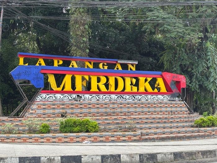ikon_tulisan_lapangan_merdeka_pematangsiantar_dirusak_otk_pemkot_janji_segera_perbaiki