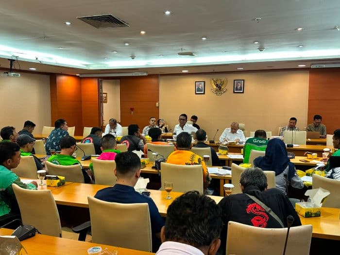 komisi_d_dprd_sumut_desak_pembentukan_uu_transportasi_online_ini_tuntutan_ojol
