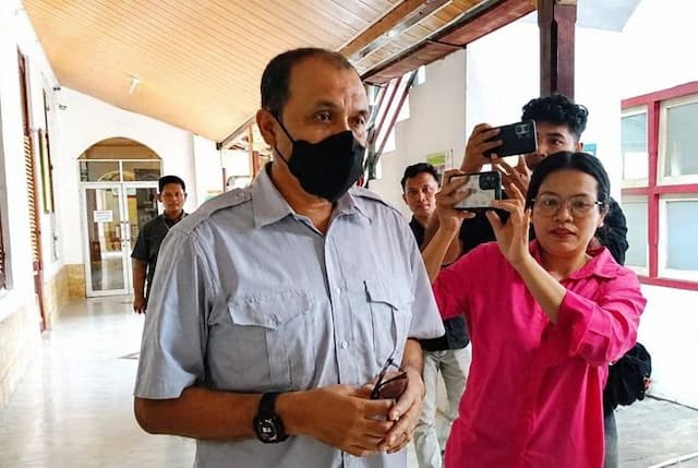 pemeriksaan_kadinkes_sumut_faisal_hasrimy_di_sidang_kasus_smartboard_langkat_ditunda