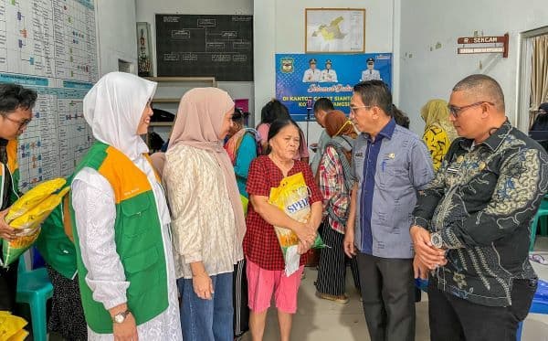 75_ton_beras_ludes_terjual_dalam_operasi_pasar_murah_di_siantar