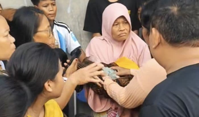 bayi_lakilaki_ditemukan_di_tumpukan_sampah_dicek_di_rs_ternyata_sudah_tak_bernyawa