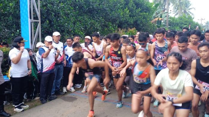 ribuan_pelari_ramaikan_deli_serdang_run_2026_di_birubiru