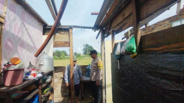 dua_kali_puting_beliung_terjang_toba_43_rumah_rusak
