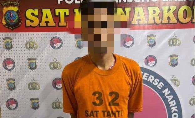 pengedar_ekstasi_di_tanjungbalai_ditangkap_polisi_yang_nyamar_sebagai_pembeli_