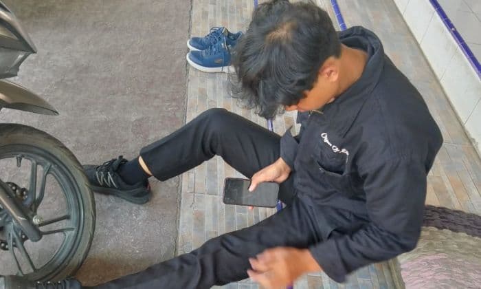 pengendara_motor_terluka_disenggol_emakemak_di_jalinsum_lubuk_pakam_
