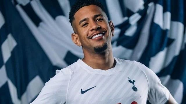 resmi_savinho_tinggalkan_man_city_kembali_pakai_nama_savio_di_tottenham_