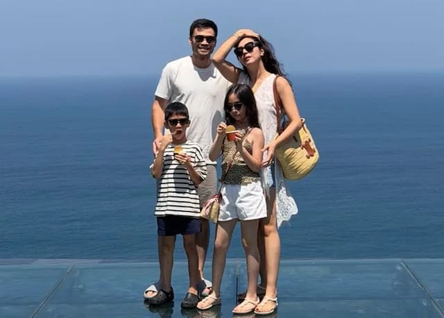 short_getaway_forever_memories_nabila_syakieb_bagikan_hangatnya_liburan_keluarga_di_tepi_pantai_