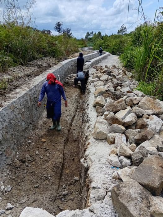 tak_sesuai_rab_fondasi_proyek_irigasi_rp35_miliar_di_taput_dibongkar