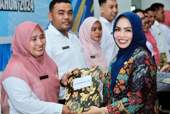 407_pppk_labuhanbatu_terima_sk_dari_bupati_maya_hasmita