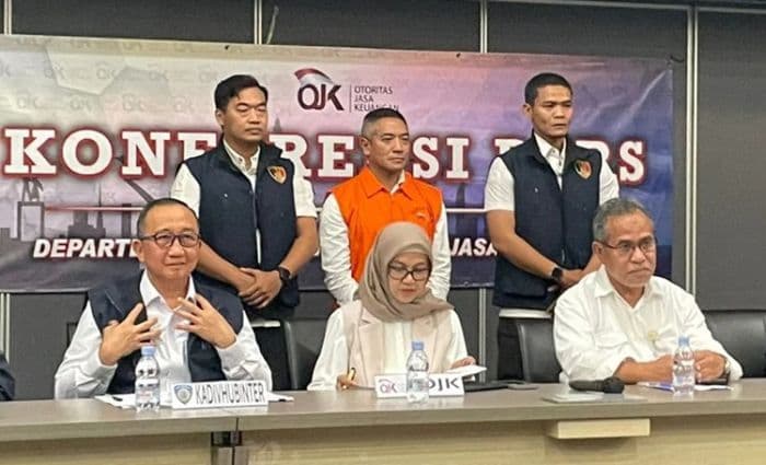 eks_bos_pinjol_adrian_gunadi_ditangkap_usai_buron_ke_qatar_ini_profil_dan_rekam_jejaknya